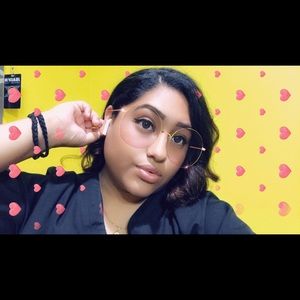 Meet your Posher, Divanhy